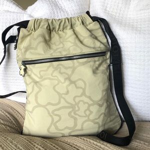 Tous expandable drawcord bag